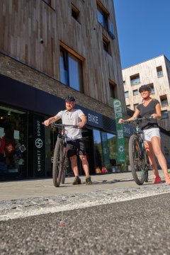 Elektroroller, E-Bikes und Ladestationen direkt in Vavřinec