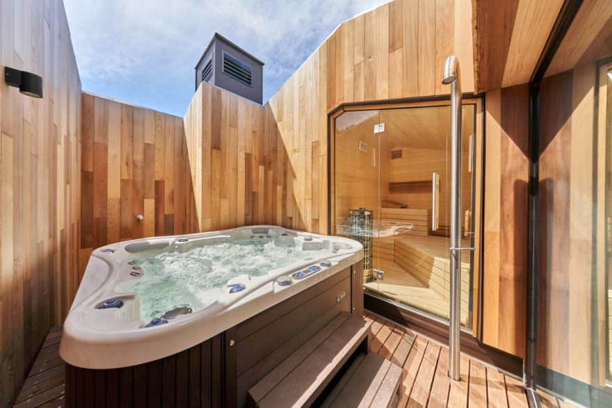 4-bedroom apartment with sauna and hot tub
